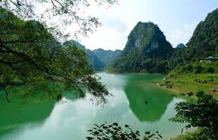 Hình ảnh về Hồ Thang Hen